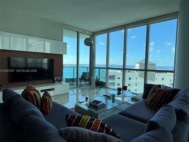 Building Photo - 1331 Brickell Bay Dr