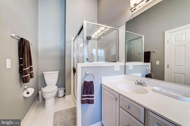 Building Photo - 947 Harrison Cir