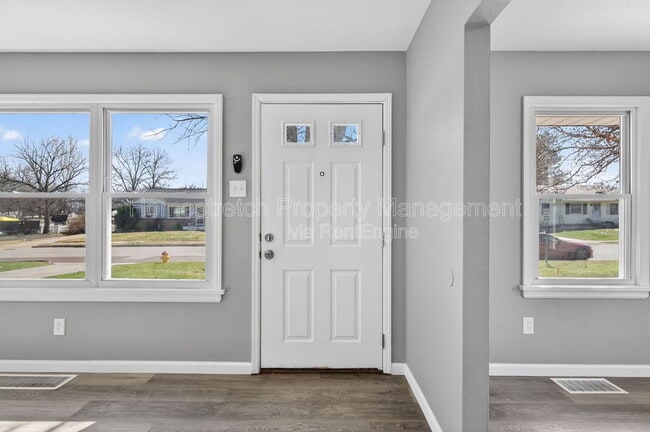 Building Photo - 9625 Theodosia Ave