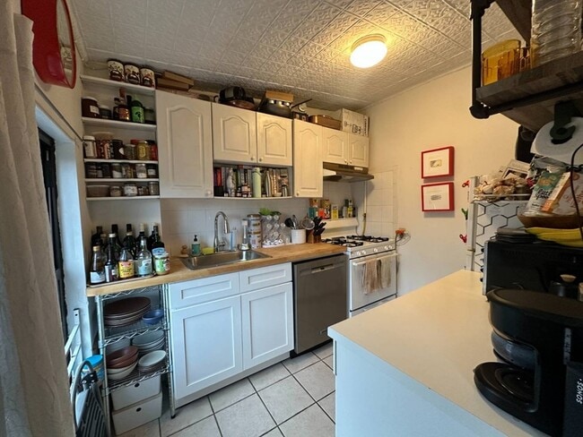 Building Photo - 82 Carroll St