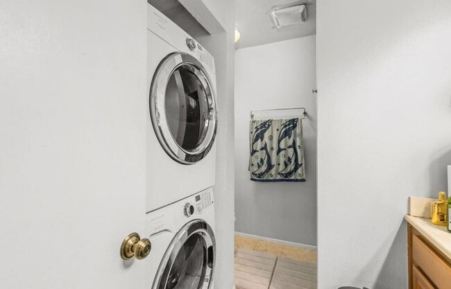 Building Photo - 850 State St