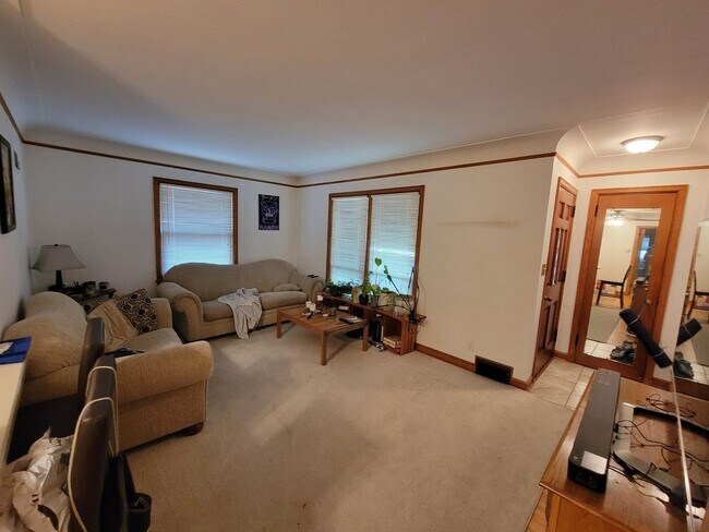 Building Photo - 3bd/2ba Mpls House with Optional 3rd Bd & ...