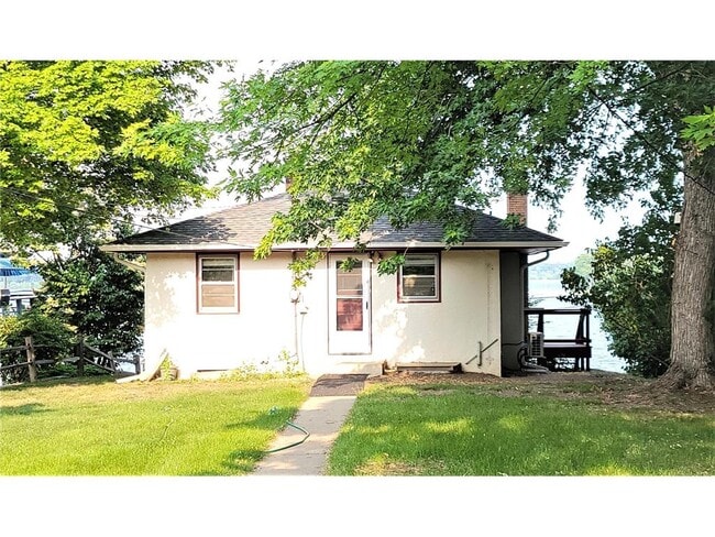 Building Photo - 2331 W Medicine Lake Dr