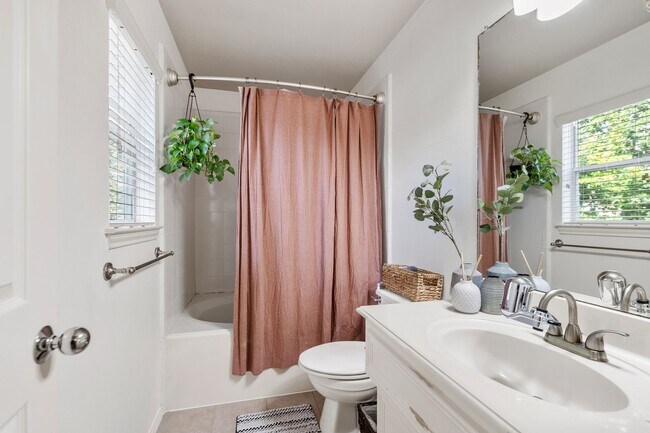 Building Photo - 1425 W 26th St