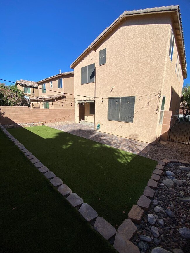 Building Photo - AMERICANA Property Mgmt - Beautiful 4 beds...