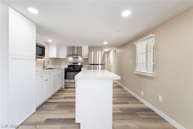 Building Photo - 5402 Tahoe Dr