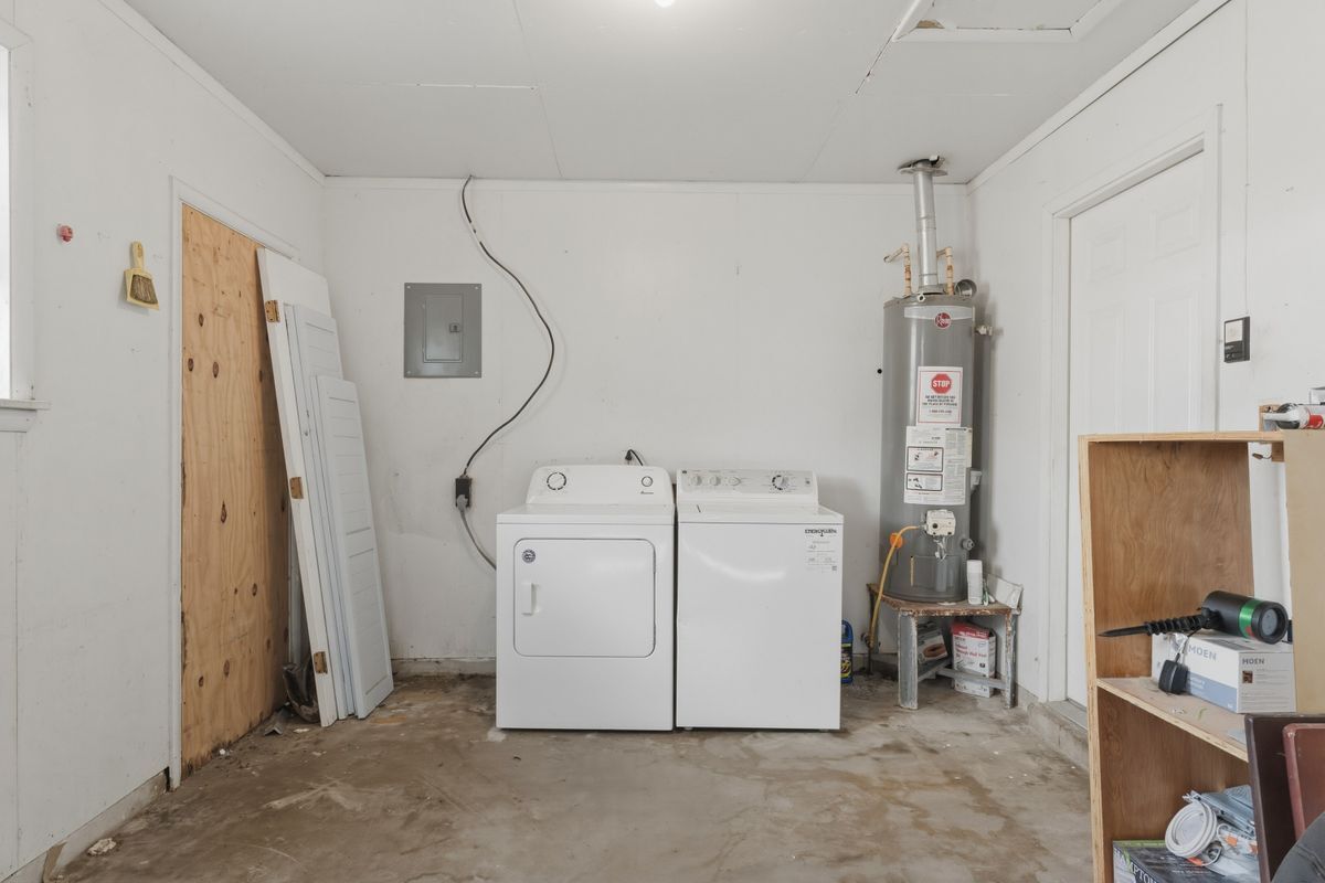 Building Photo - 711 Cisneros St