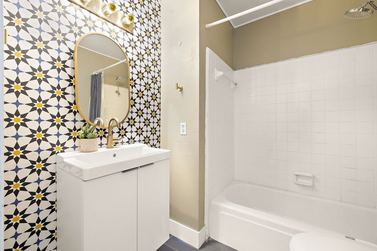 Building Photo - 403 Flournoy Dr