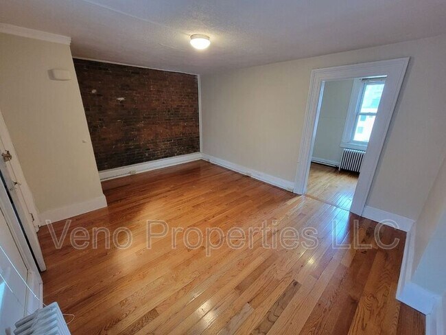 Building Photo - 16 2nd St