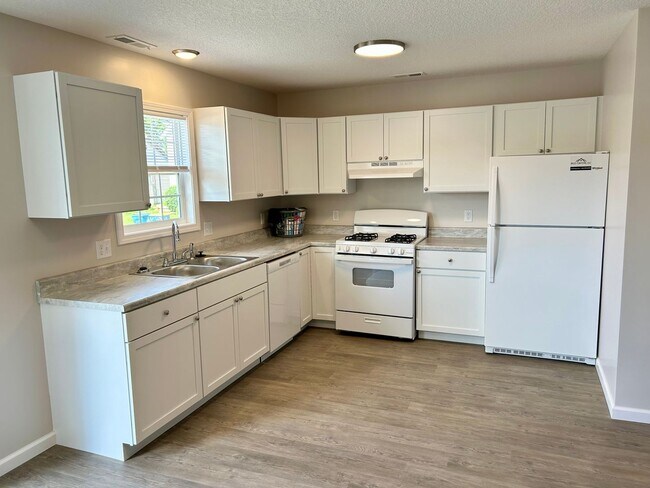 Building Photo - 530/532 S Oak