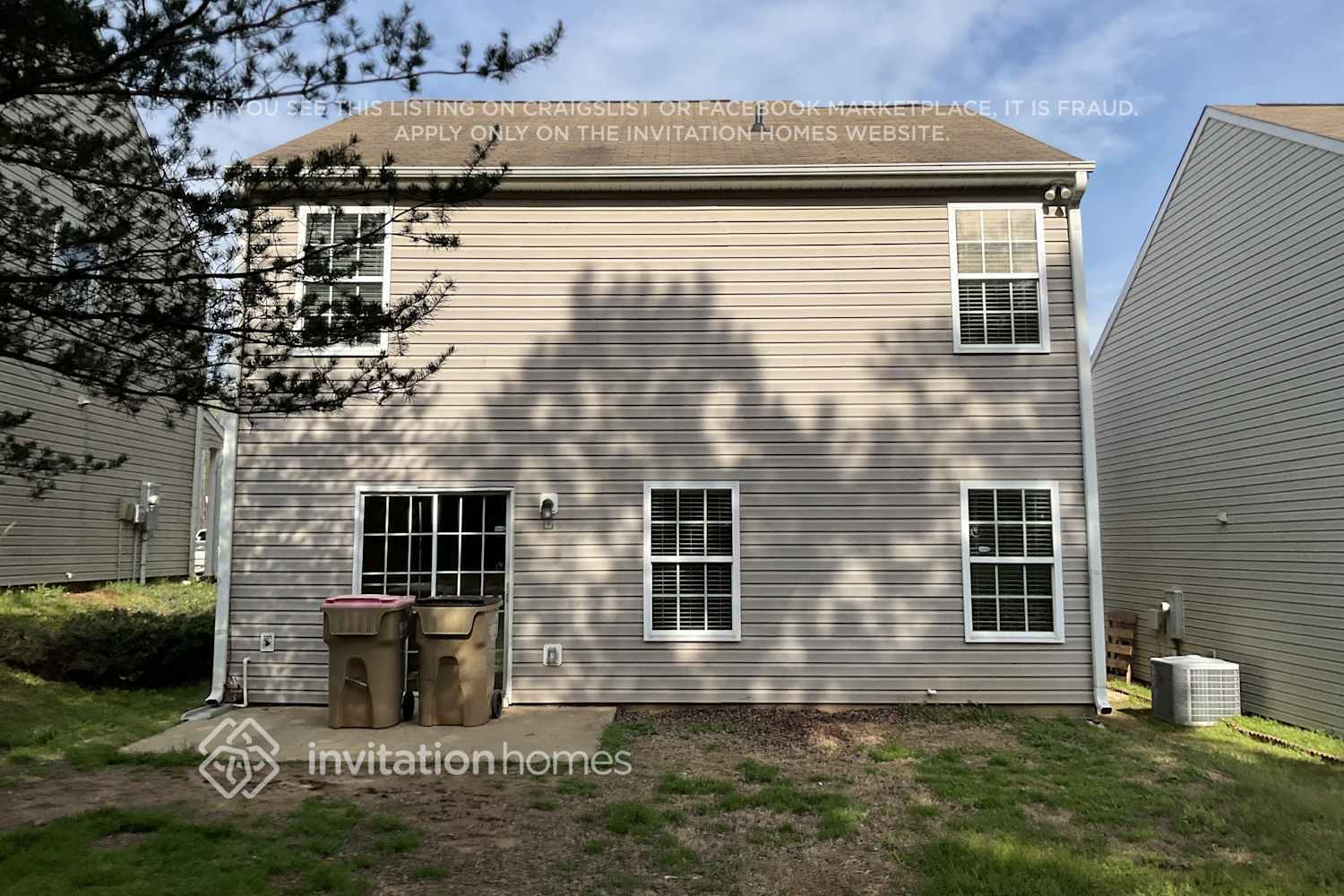 Building Photo - 2860 Englewood Dr