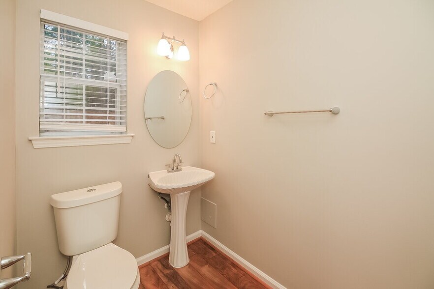 Building Photo - 9599 Rollinghills Dr