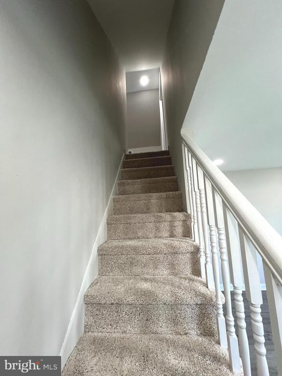 Building Photo - 548 S Marlyn Ave