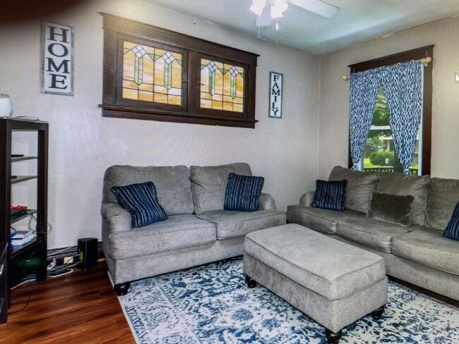 Building Photo - 4424 Dewey Ave