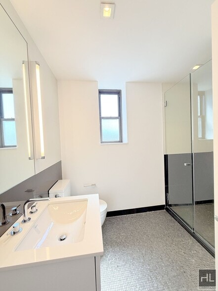 Building Photo - Sun filled Studio on a high floor - WEST E...