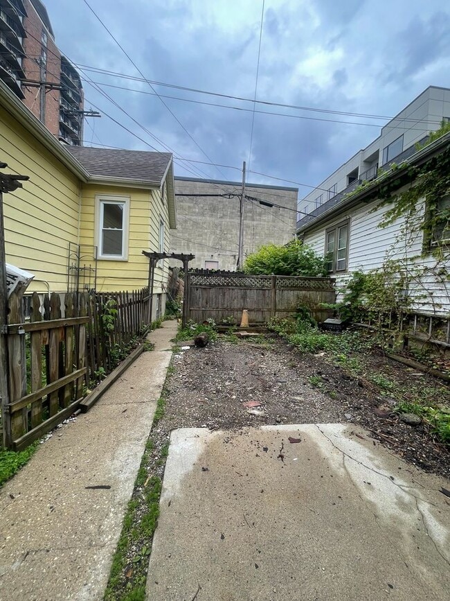 Building Photo - Charming Lower East Side Cottage Steps from Brady Street