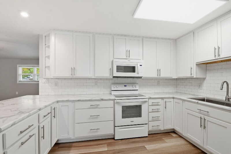 Building Photo - 5104 Elmhurst Dr