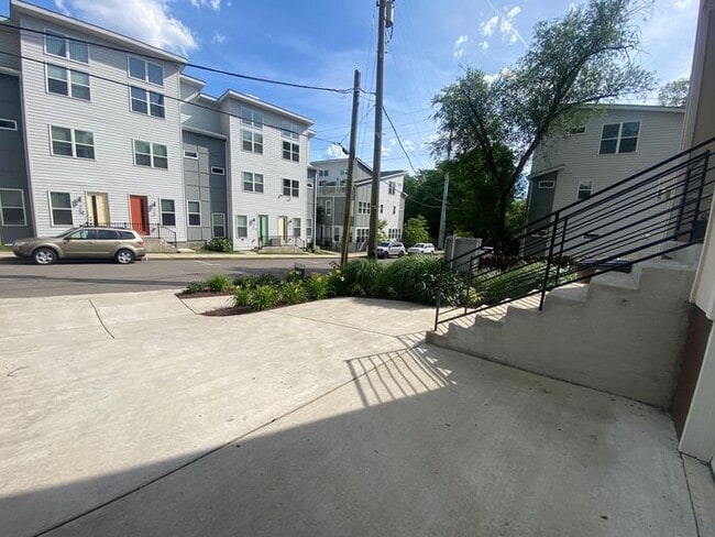 Building Photo - Newer Contruction - 3 Bed 3.5 Bath 3 Stories!