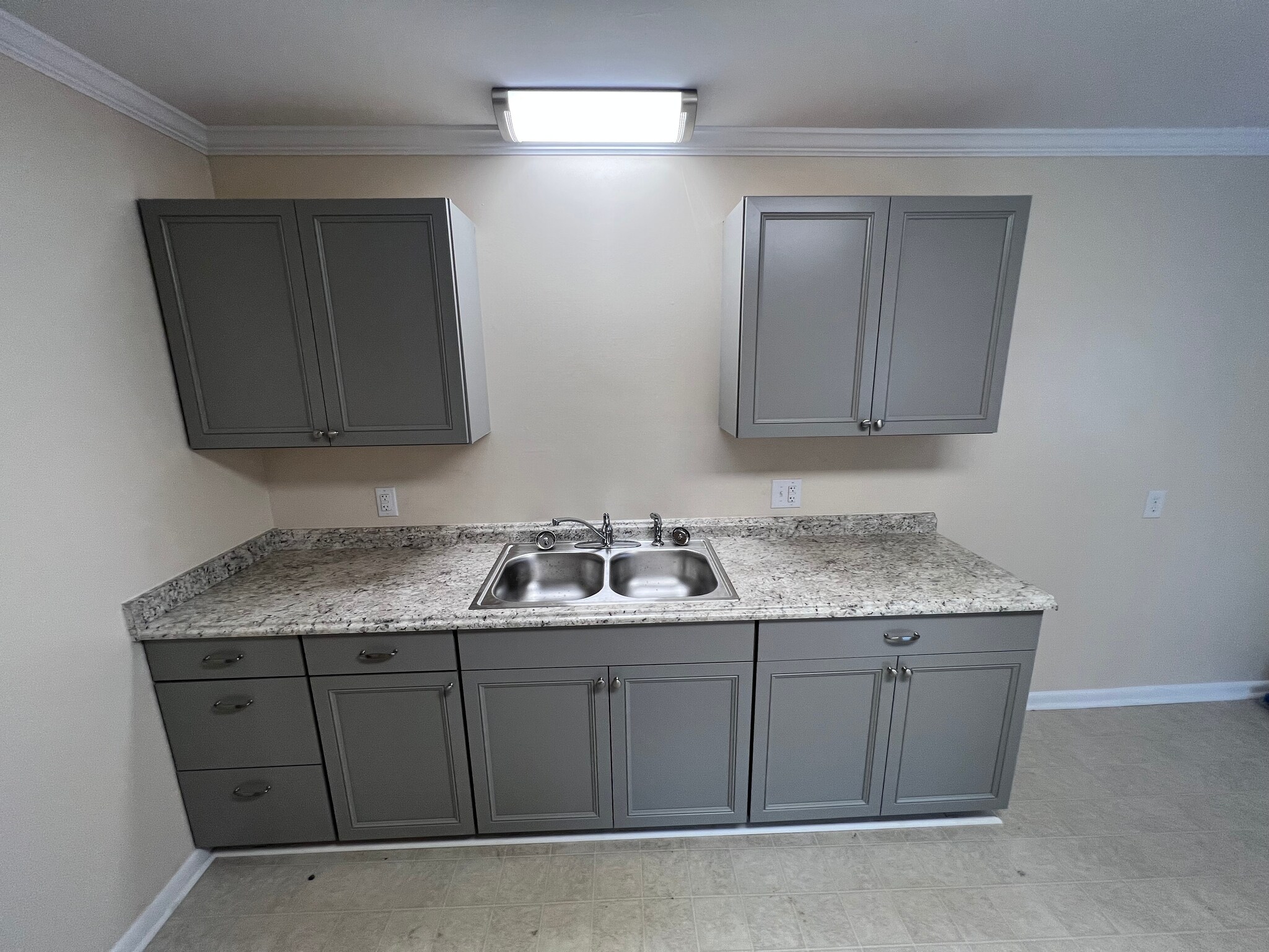 Kitchen cabinets. - 307 Maple St