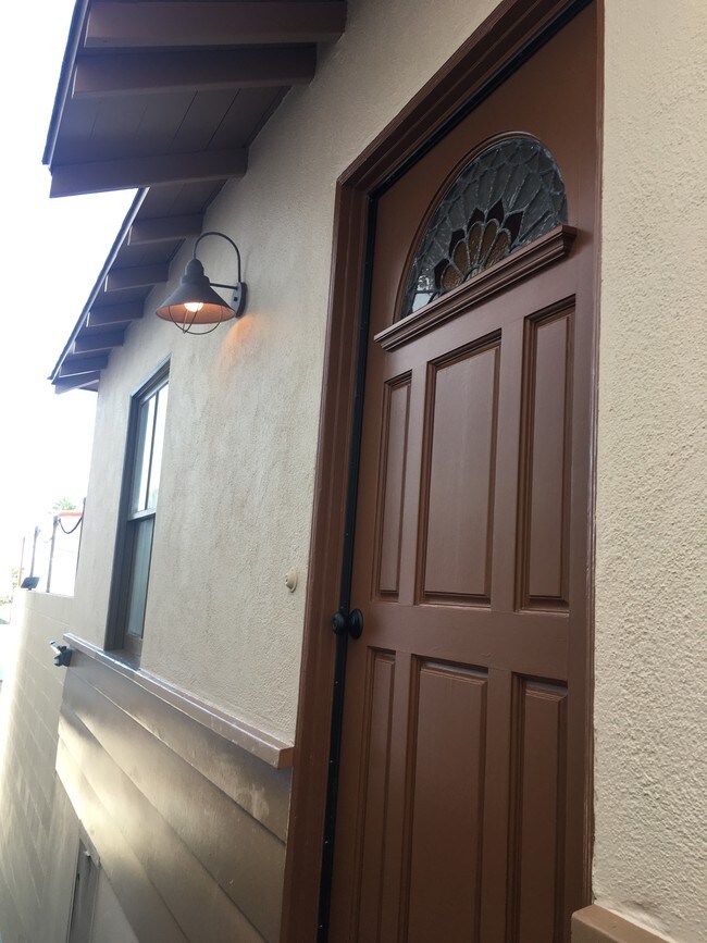 Front Entry - 818 Loma Dr