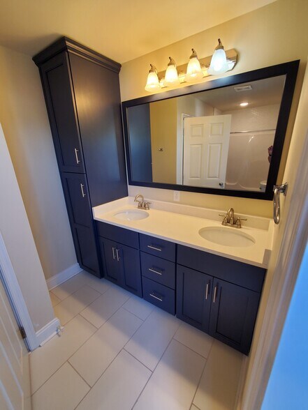 Building Photo - 13815 Village Mill Dr