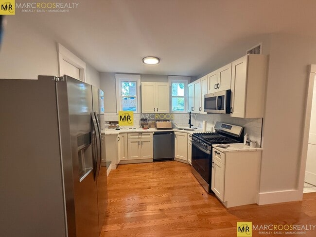 Building Photo - 118 Marginal St