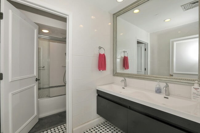 Building Photo - 357 Tom Hunter Rd