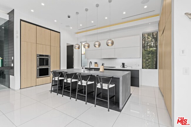 Building Photo - 4458 Mammoth Ave