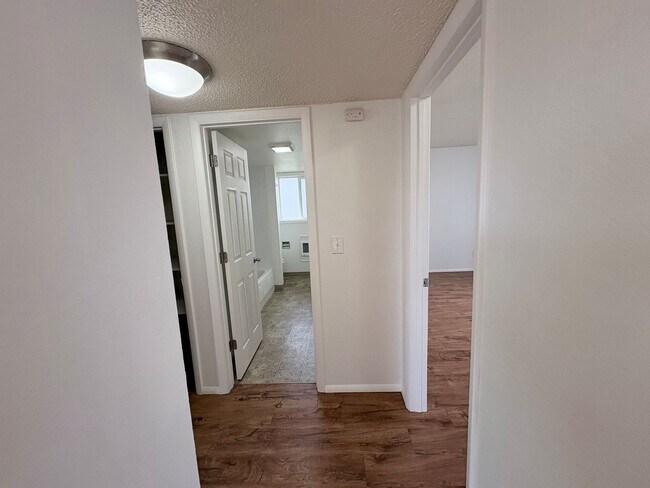 Building Photo - Sh314-316