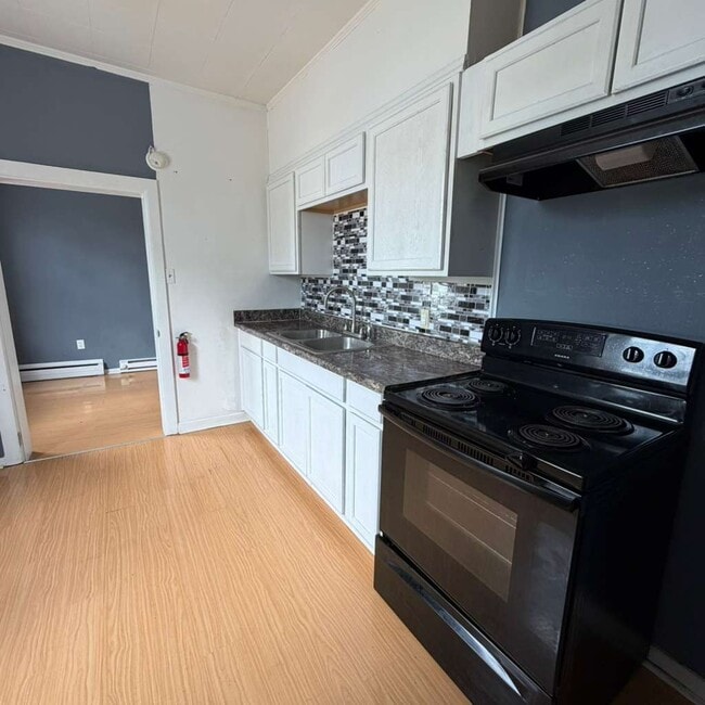 Building Photo - 105 N Conococheague St