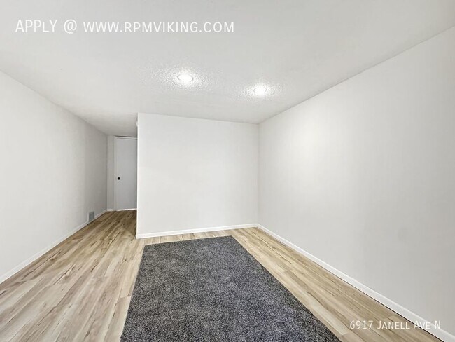 Building Photo - 4br 2ba 2cg ~ Security Deposit Free Altern...