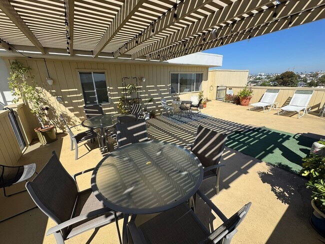 Building Photo - Modern Comfort Meets Prime Location | Stunning 1BR in North Park