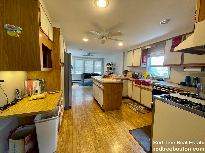 Building Photo - 83 Lexington St