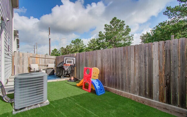 Building Photo - 1221 W Tidwell Rd