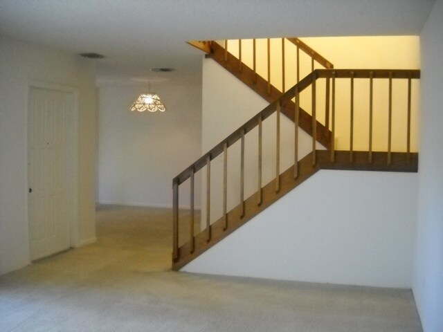 Building Photo - Parkwoods 5576-4