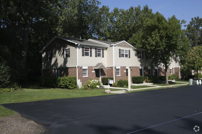 Primary Photo - 525 W Washington Ave