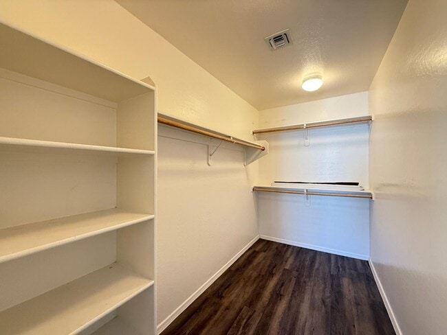 Building Photo - 1727 E Joseph Way