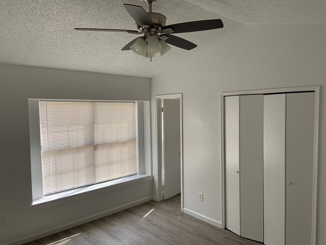 Building Photo - Grasslands