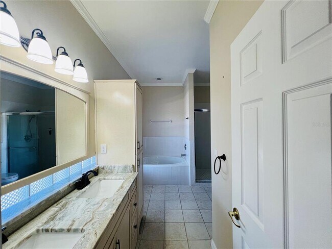 Building Photo - 124 Queens Ct