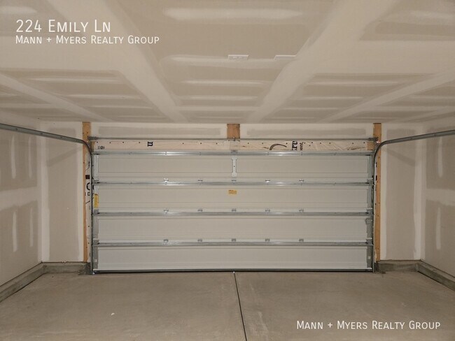 Building Photo - 224 Emily Ln