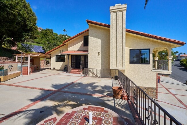 Building Photo - Aqua Vista - Entertainers Playhouse