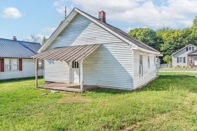 Building Photo - 403 McKenna St