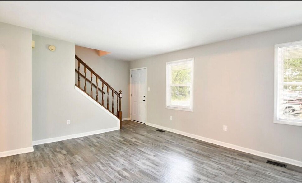 Building Photo - 5122 Redbud Rd