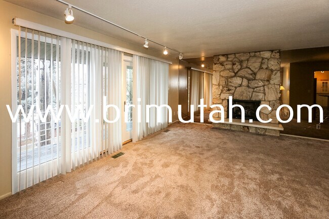 Building Photo - 4717 Naniloa Dr