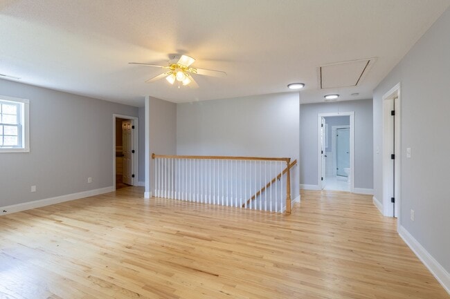 Building Photo - Charming Country Colonial on Cul-de-Sac, 4...