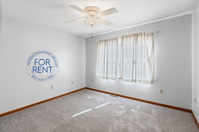 Building Photo - 3263 Silverwood Dr