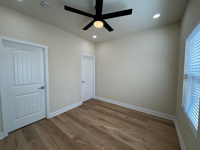 Building Photo - New 3 bed, 3.5 bath home across the Street from Meharry.  Modern upgraded kitchen and bathrooms. ...