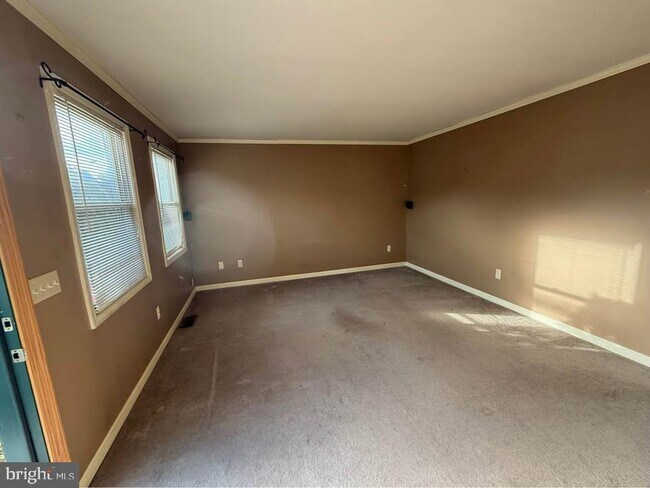 Building Photo - 328 Lincoln Ave