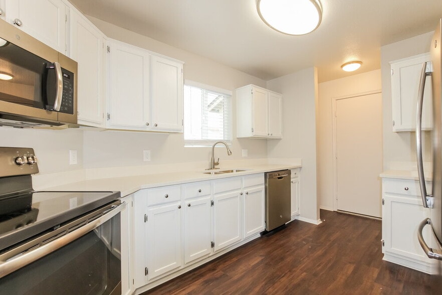Building Photo - 10102 N 66th Ln