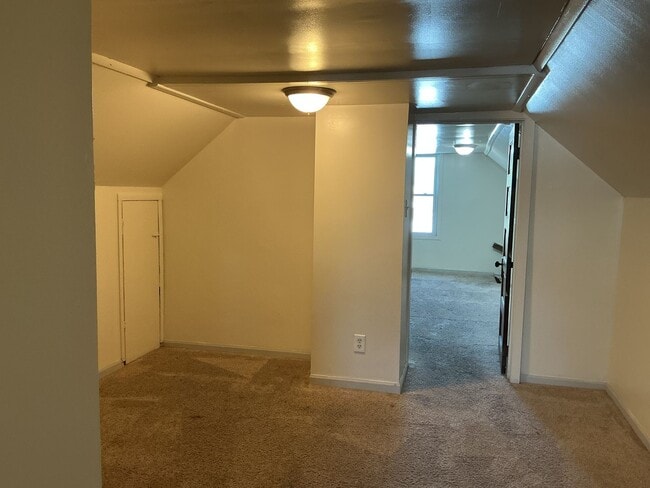 Building Photo - 3 Bedroom Single Family Home